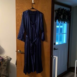Night gown and robe set